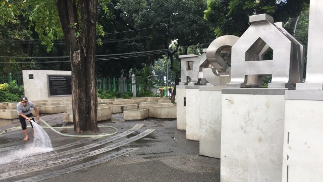 Usai Dipakai Aksi Taman Pandang Istana Dibersihkan (Foto: Fachrul Irwinsyah/kumparan)