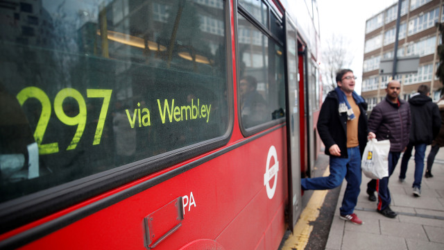 Ilustrasi bus di London Foto: Reuters/Carl Recine