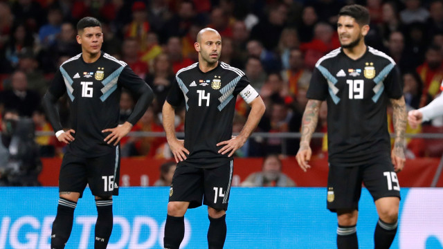 Eskperesi kecewa para pemain Argentina.  (Foto:  REUTERS/Javier Barbancho)