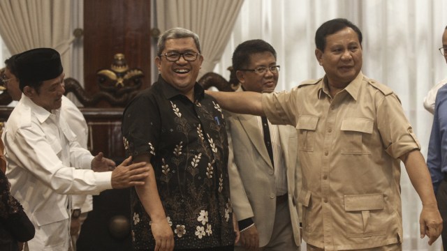 Ahmad Heryawan dan Prabowo Subianto (Foto: Antara/Muhammad Adimaja)