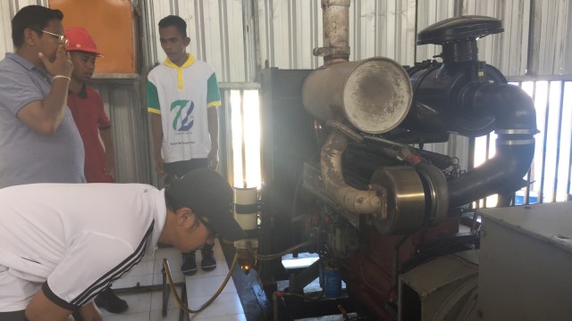 Mesin diesel di PLTD Pulau Komodo. (Foto:  Ema Fitriyani/kumparan)