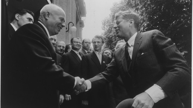 Khrushchev dan Kennedy di Wina (Foto: Wikimedia Commons)