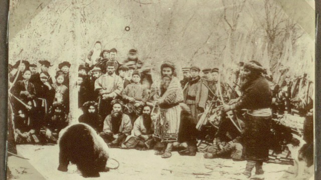 Tradisi Memuja Beruang Oleh Suku Ainu. (Foto: National Museum of Denmark)