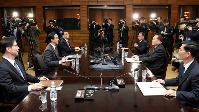 Pertemuan pejabat Korut-Korsel (Foto: Korea Pool/Yonhap via REUTERS)