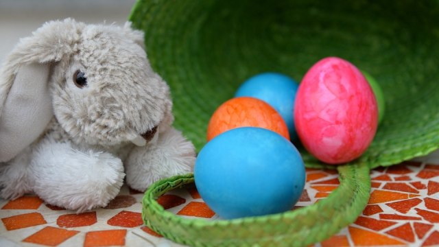 Ilustrasi telur dan kelinci Paskah. (Foto: Pixabay)