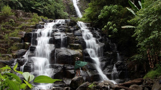 55+ Gambar Orang Menghadap Air Terjun Paling Keren 55+ Gambar Orang Menghadap Air Terjun Paling Keren