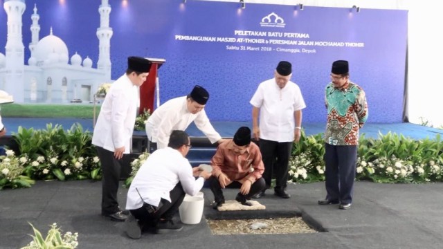 JK di peletakan batu pertama masjid AT- Thohir (Foto: Istimewa)