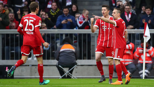 Selebrasi gol pemain Muenchen. (Foto: REUTERS/Michael Dalder)