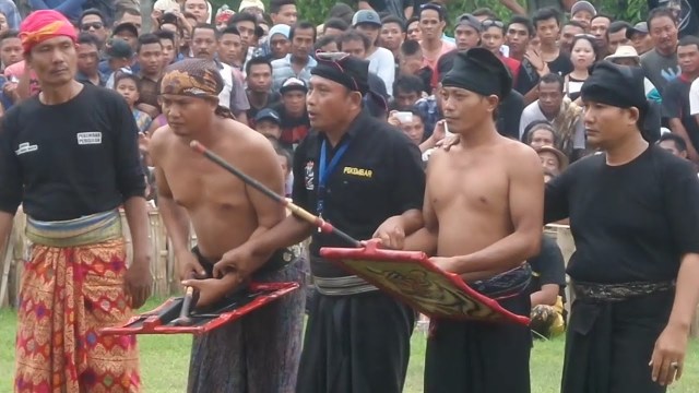 Peresean: Pertarungan Gladiator Suku Sasak Lombok (2)