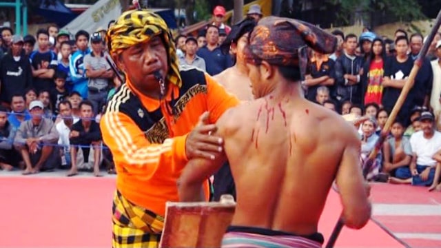 Peresean: Pertarungan Gladiator Suku Sasak Lombok (3)