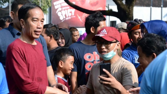 Jokowi dan Keluarga CFD di Solo (Foto: Biro Setpres)