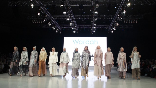 Ria Miranda di Indonesia Fashion Week 2018 (Foto: Garin Gustavian/kumparan)