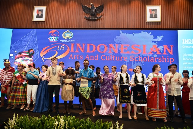 Menggerakkan Generasi Muda Dunia melalui Program Beasiswa Seni dan Budaya Indonesia