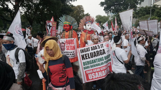 Demo pedagang pulsa (Foto: Iqbal Firdaus/kumparan)