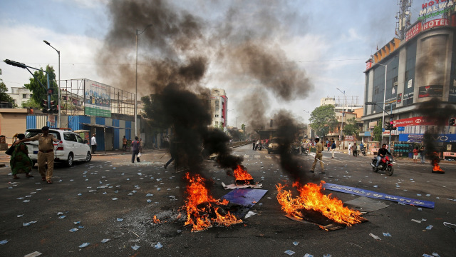 Protes warga Dalit di India. (Foto: Reuters/Amit Dave)