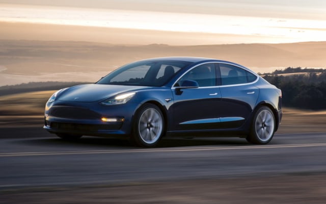 Saham Tesla Jatuh Akibat Khawatir dengan Tingkat Produksi Model 3