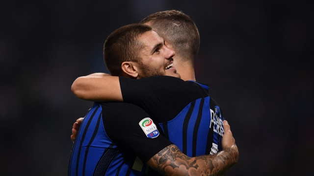 Mauro Icardi dan Ivan Perisic. (Foto: Marco Bertorello/AFP)