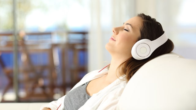 Mendengarkan musik (Foto: Thinkstock  )