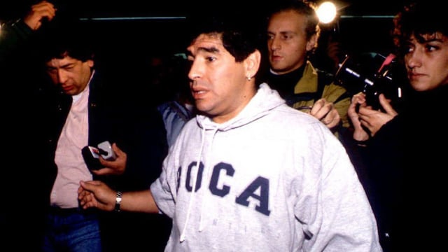 Maradona setelah dilepas Sevilla. (Foto: AFP)