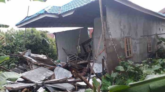 57 Koleksi Gambar Rumah Roboh HD Terbaik