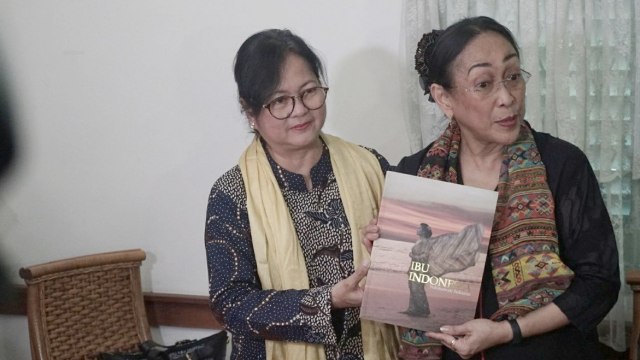 Halidah Hatta dampingi Sukmawati konfrensi pers. (Foto: Garin Gustavian Irawan/kumparan)