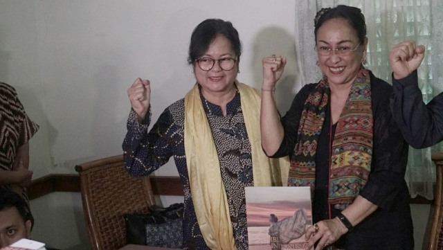 Halidah Hatta dampingi Sukmawati konfrensi pers. (Foto: Garin Gustavian Irawan/kumparan)
