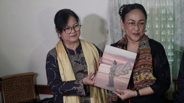 Halidah Hatta dampingi Sukmawati konfrensi pers. (Foto: Garin Gustavian Irawan/kumparan)
