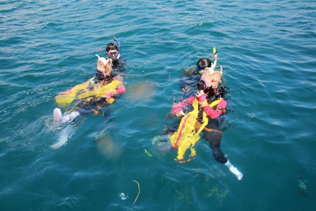 com-Tari Gandrung di Bawah Laut (Foto: Pemkab Banyuwangi)