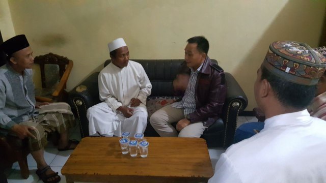 Ustadz di Surabaya dianiaya orang gila (Foto: Phaksy Sukowati/kumparan)