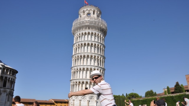 Turis di Menara Pisa. (Foto: Flickr/Mohammad Rahimzadeh)