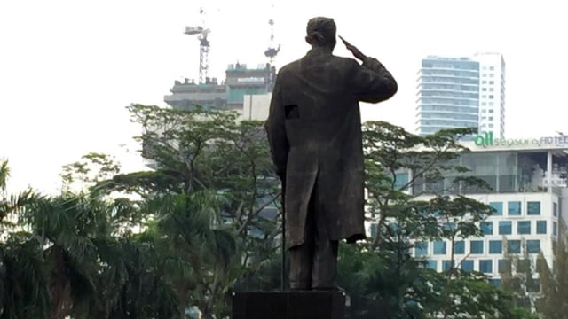 Patung Jenderal Sudirman yang bolong (Foto: Fachrul Irwinsyah/kumparan)