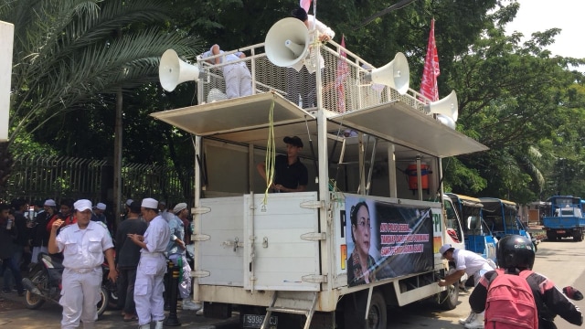 Mobil komando milik FPI di Masjid Istiqlal. (Foto: Fachrul Irwinsyah/kumparan)