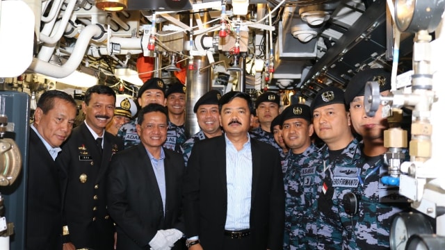 Panglima TNI di Kapal Selam KRI Ardadedali-404. (Foto: Dok. Puspen TNI)