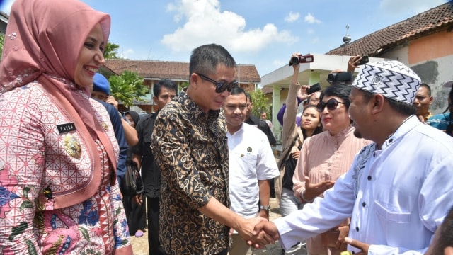 Menteri Jonan tinjau sumur bor air di Jawa Timur. (Foto: Dok. Humas Kementerian ESDM)