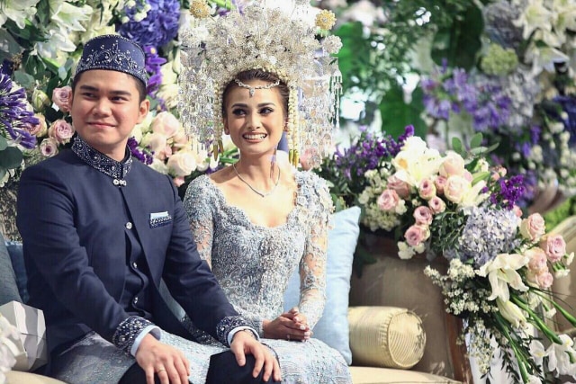 Acha Septriasa mengenakan Suntiang  (Foto: Bridestory.com)