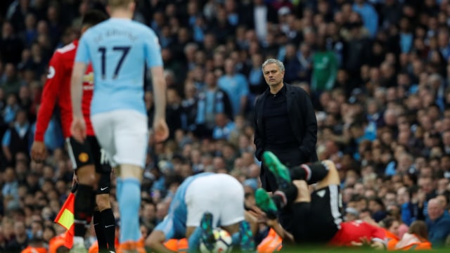 Mourinho pada Derbi Manchester. (Foto: Lee Smith/Reuters)