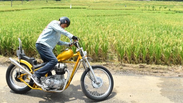 Jokowi dengan Motor Emas di Desa Citarik (Foto: Dok. Biro Pers Setpres)