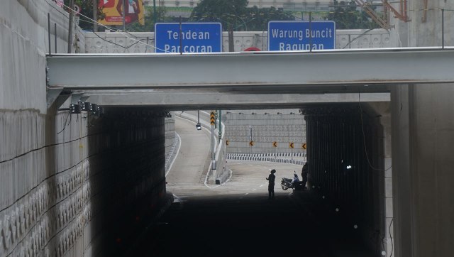 Proyek pembangunan Underpass Mampang. (Foto: Fanny Kusumawardhani/kumparan)