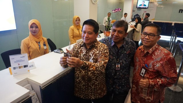 Penerbitan kartu Mandiri Debit berlogo nasional (Foto: Irfan Adi Saputra/kumparan)