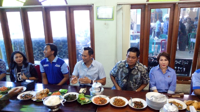 AHY berdiskusi dengan pengusaha di Klaten (Foto: Ochi Amanaturrosyidah/kumparan)