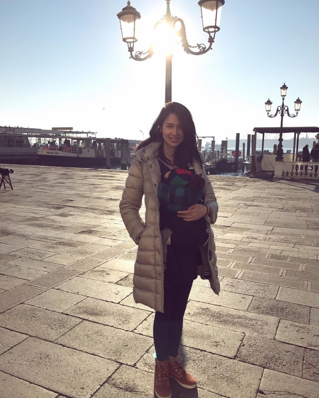 Laura Basuki Liburan ke Venice, Italia (Foto: Instagram @laurabas)