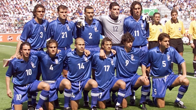 Timnas Italia di Piala Dunia 1998. (Foto: GERARD JULIEN / AFP)