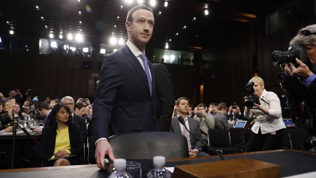 Mark Zuckerberg bersaksi di depan sidang Komite  (Foto: REUTERS/Aaron P. Bernstein)