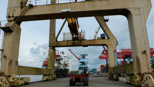 Pelabuhan Pontianak yang berada di tepi Sungai (Foto: Resya Firmansyah/kumparan)