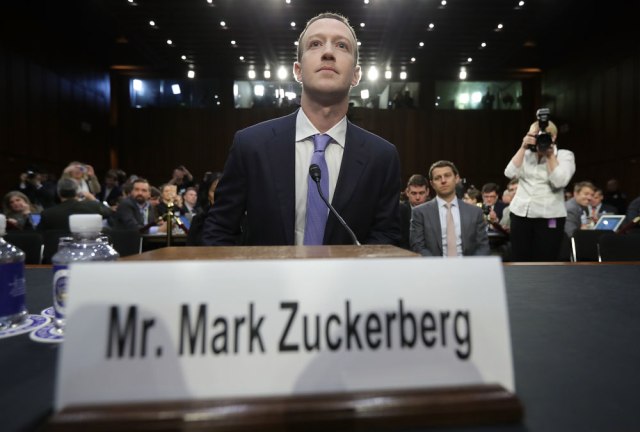 Zuckerberg Kesulitan Menjawab Pertanyaan Siapa Pesaing Tunggal Facebook