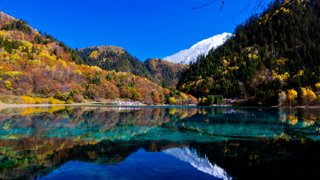 Danau di Lembah Jiuzhaigou (Foto: Flickr/saturnism)