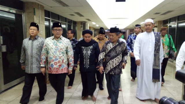 Hasto Kristiyanto datang ke Masjid Istiqlal (Foto: Kevin Kurnianto/kumparan)