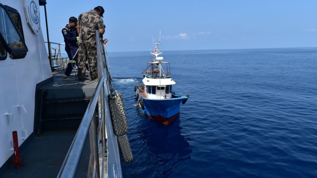 Kapal perikanan asing ilegal ditangkap di Sulut. (Foto: Dok. Humas KKP)