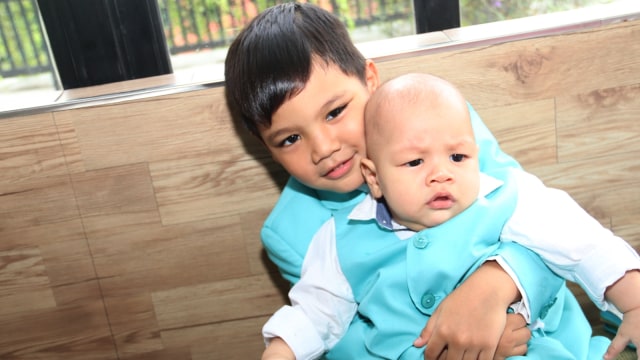 Titi Kamal dan Christian Sugiono Beri Edukasi untuk Anak Lewat Permainan Ini (21450)