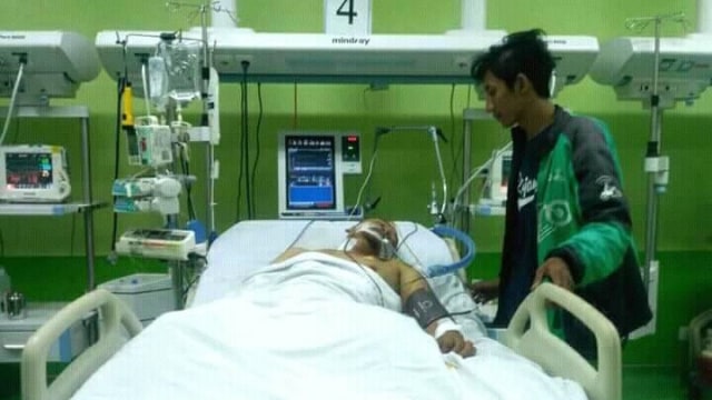 Irfan driver ojol yang ditabrak masih di ICU (Foto: Facebook.com/eris.riswandi)